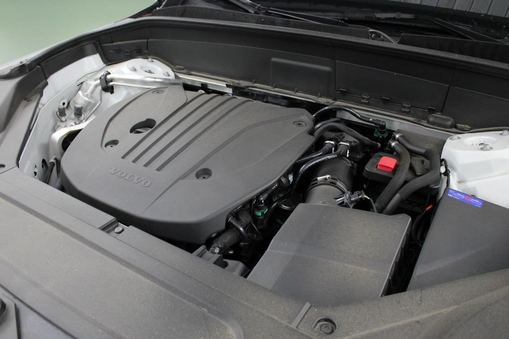 Certified 2025 Volvo XC90 B5 Ultra AWD/4WD image 49