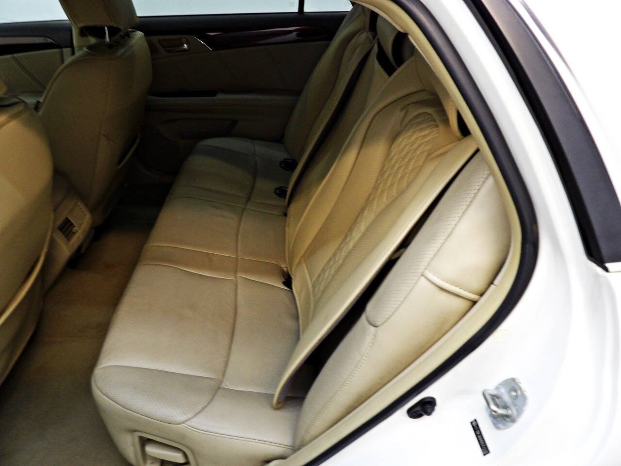 Used 2009 Toyota Avalon Limited FWD image 10