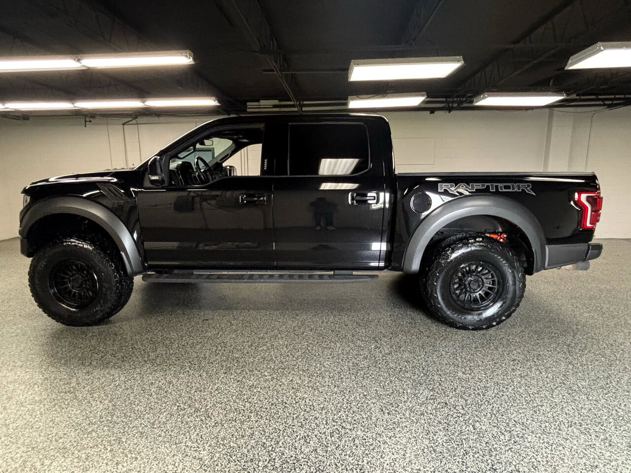 Used 2019 Ford F150 Raptor w/ Equipment Group 802A Luxury image 8