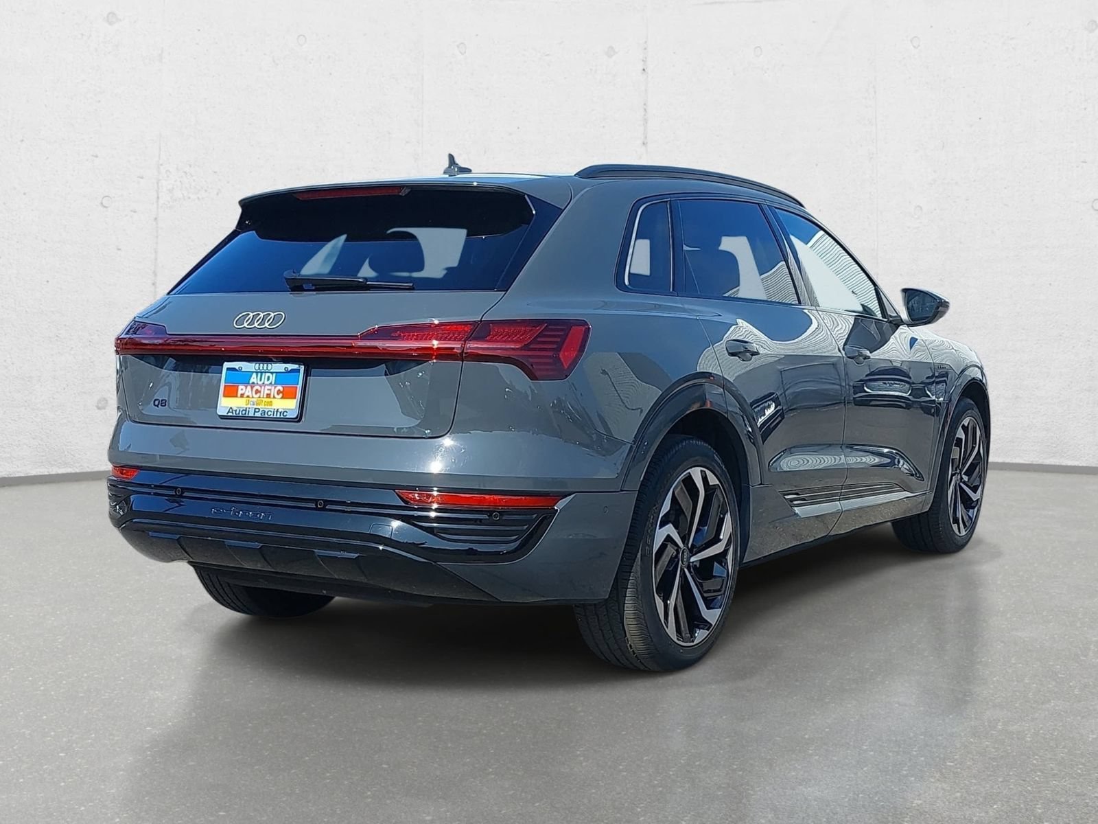 Used 2024 Audi Q8 e-tron Premium Plus w/ Premium Plus Package AWD/4WD image 5