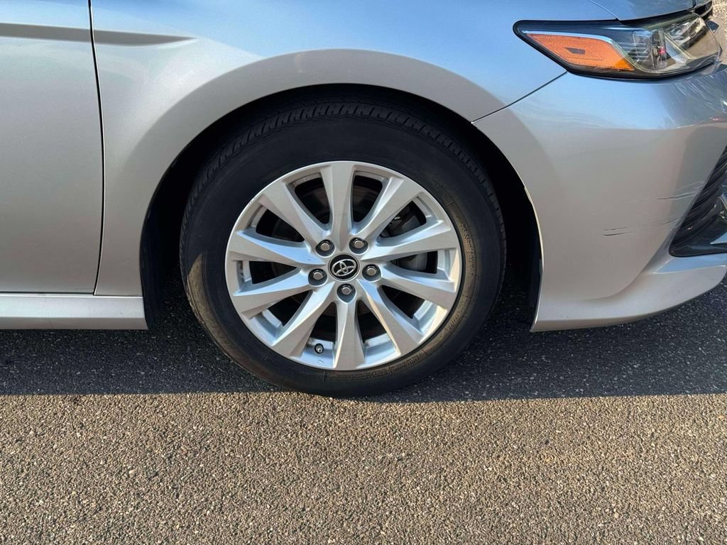 Used 2019 Toyota Camry LE w/ Convenience Package FWD image 9