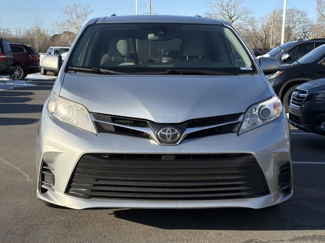 Used 2020 Toyota Sienna LE image 2