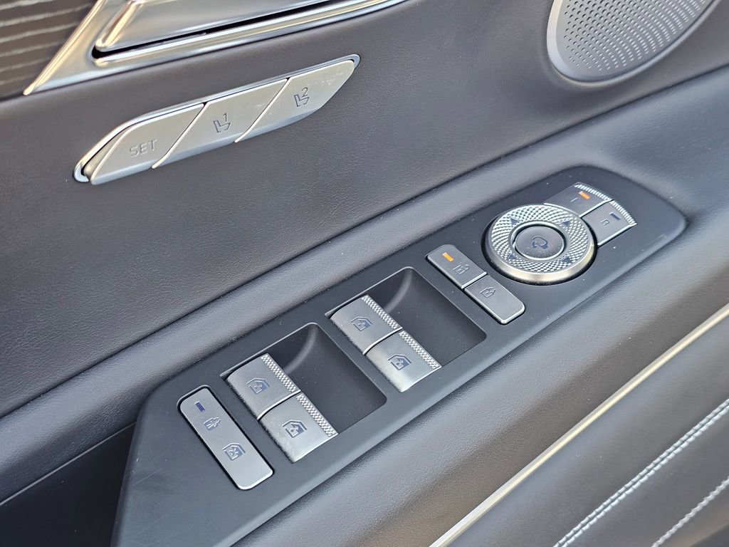 Certified 2025 Genesis GV80 3.5T AWD/4WD image 32