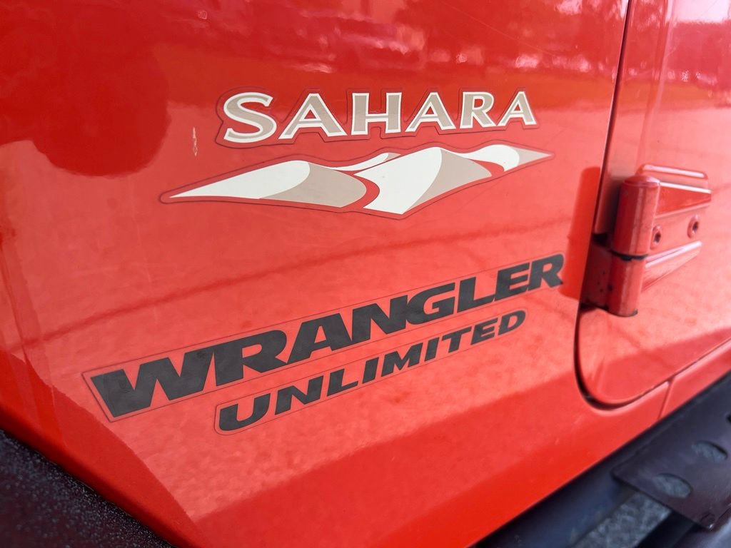Used 2015 Jeep Wrangler Unlimited Sahara w/ Dual Top Group AWD/4WD image 13