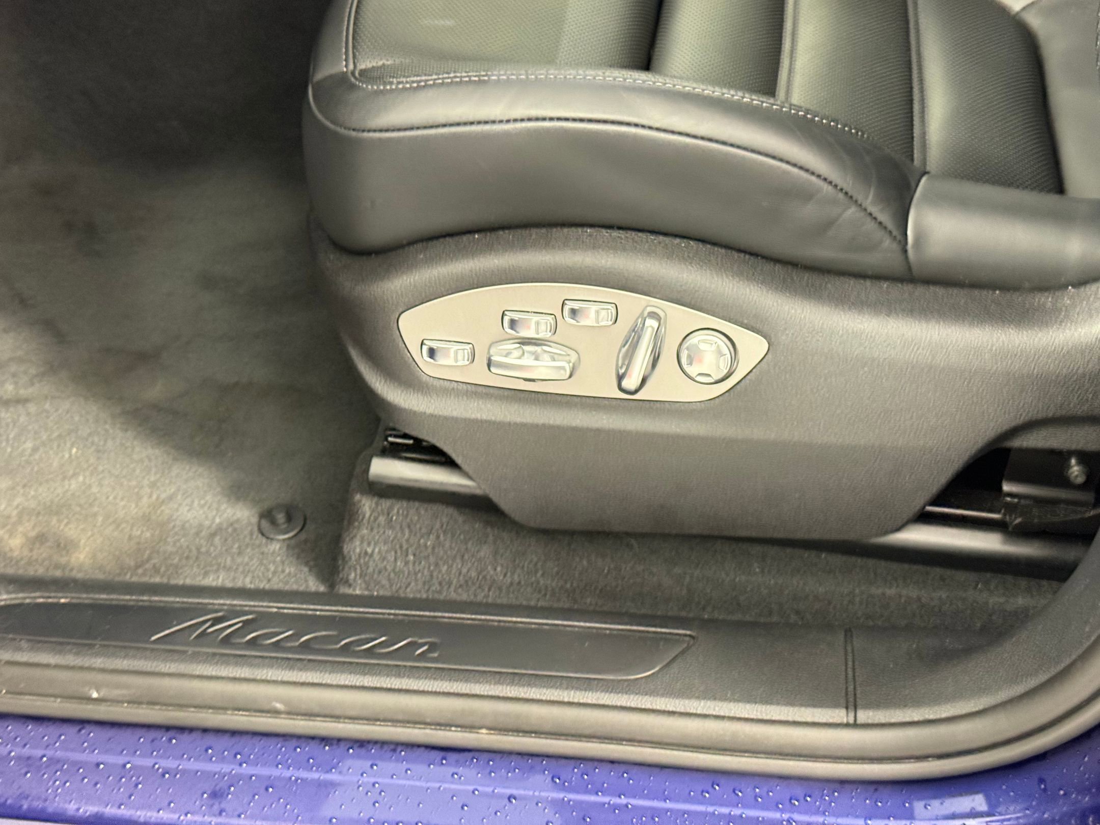 Certified 2025 Porsche Macan AWD/4WD image 15