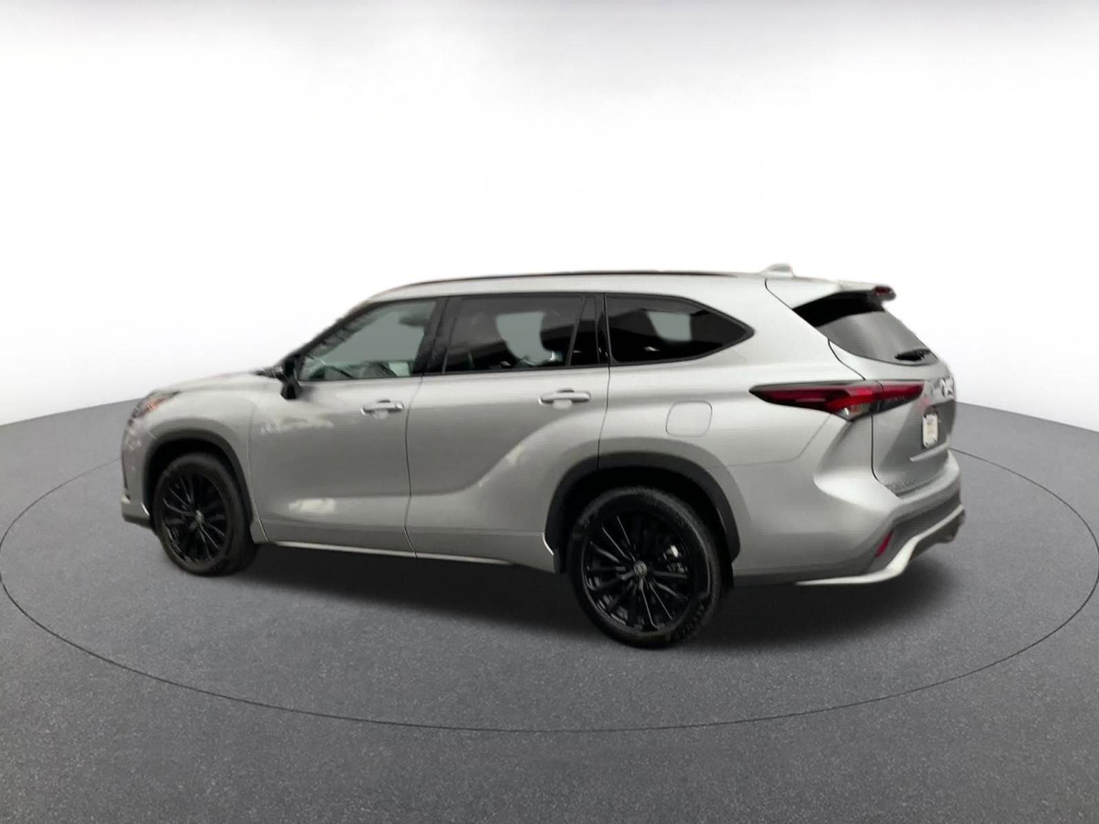 Used 2025 Toyota Highlander XSE image 10