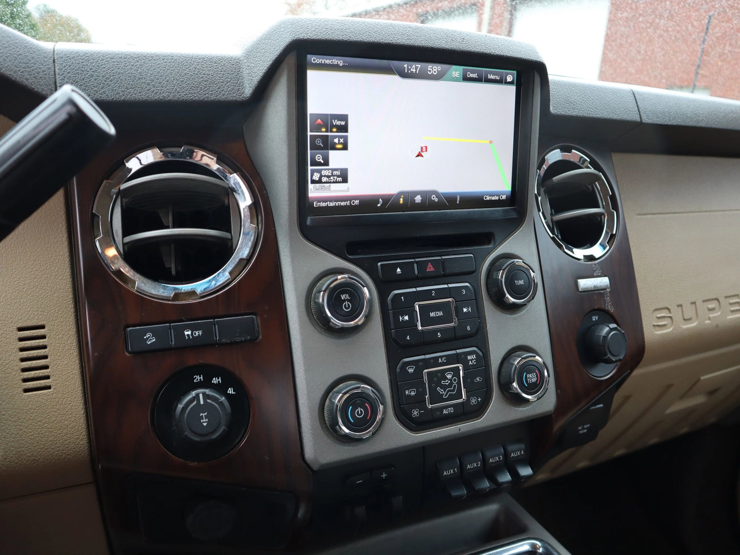 Used 2014 Ford F250 Lariat w/ Lariat Interior Package image 17