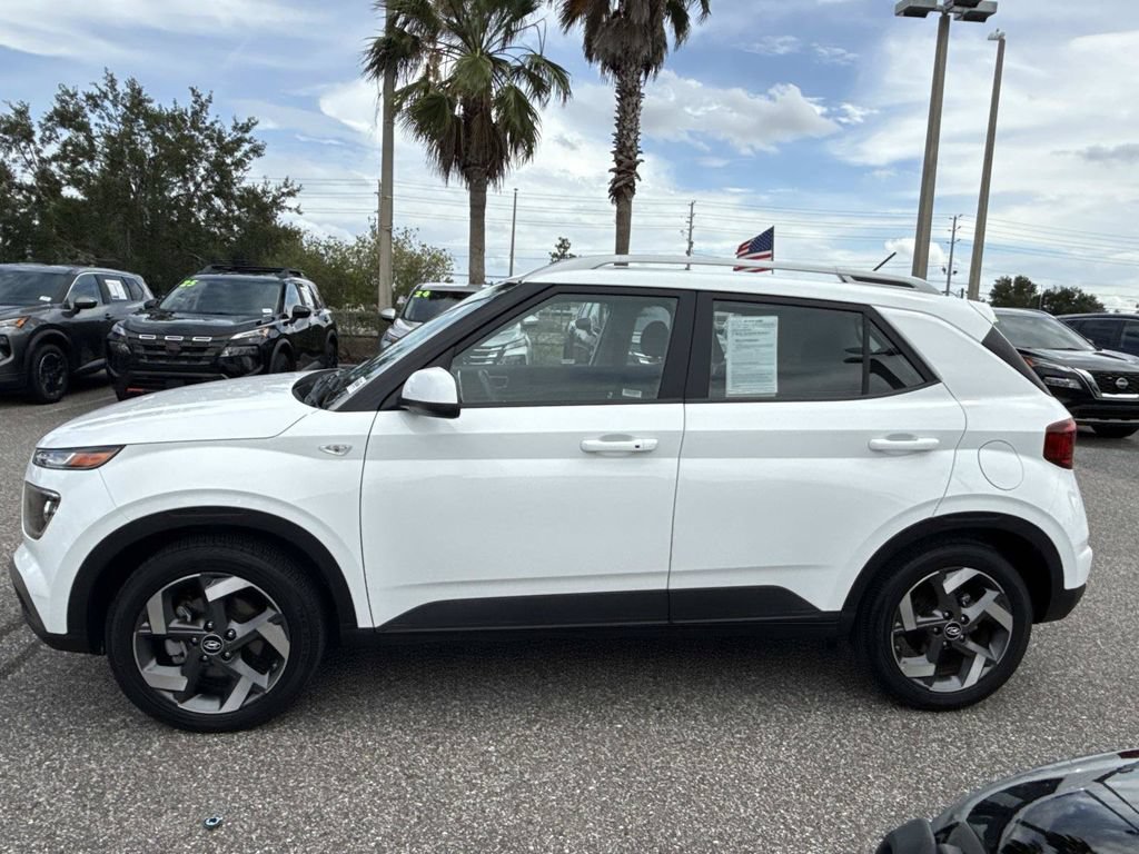 Used 2025 Hyundai Venue SEL FWD image 7