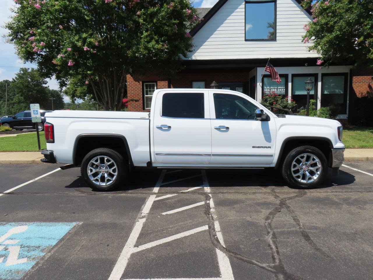 Used 2017 GMC Sierra 1500 SLT w/ SLT Premium Package RWD image 9