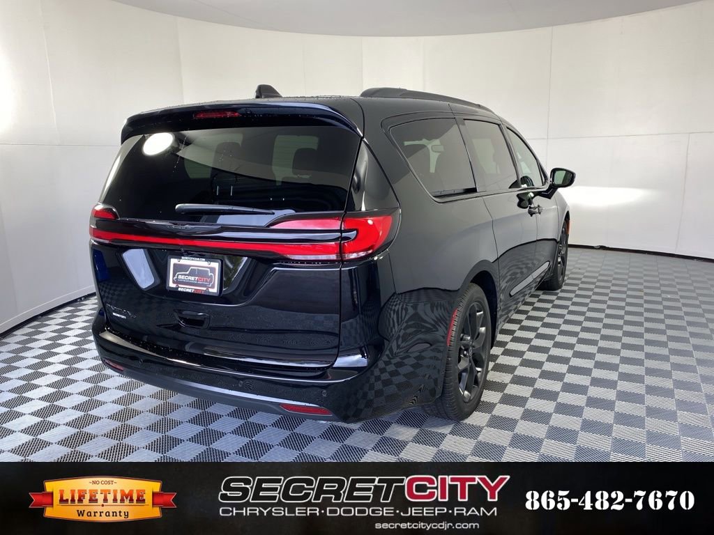 New 2026 Chrysler Pacifica Select w/ S Appearance Package image 7