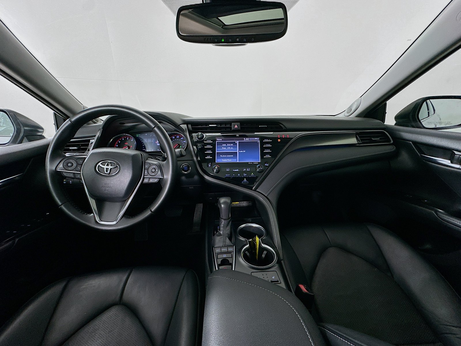 Used 2020 Toyota Camry XSE FWD image 13