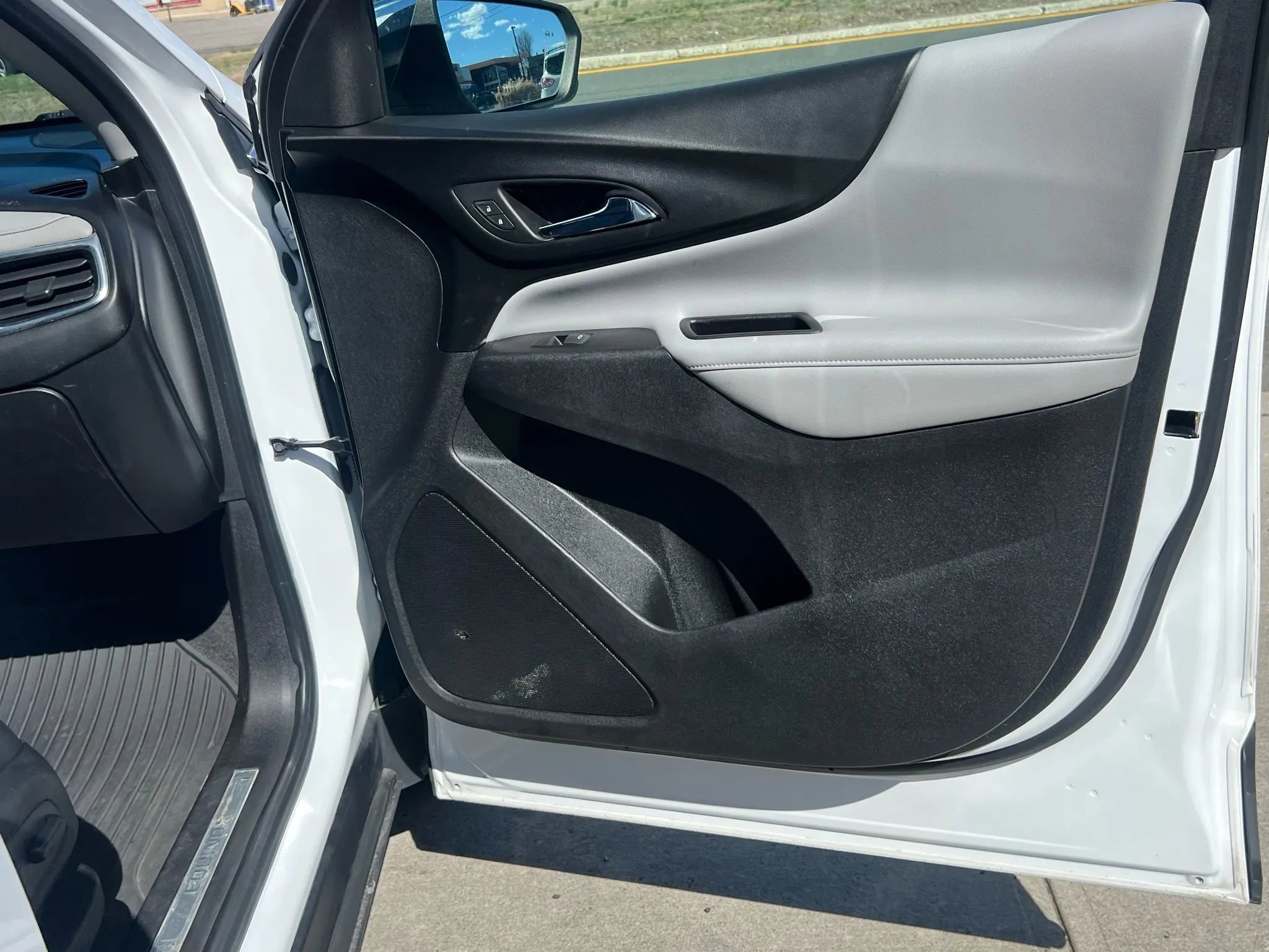 Used 2018 Chevrolet Equinox Premier w/ LPO, Cargo Package AWD/4WD image 30