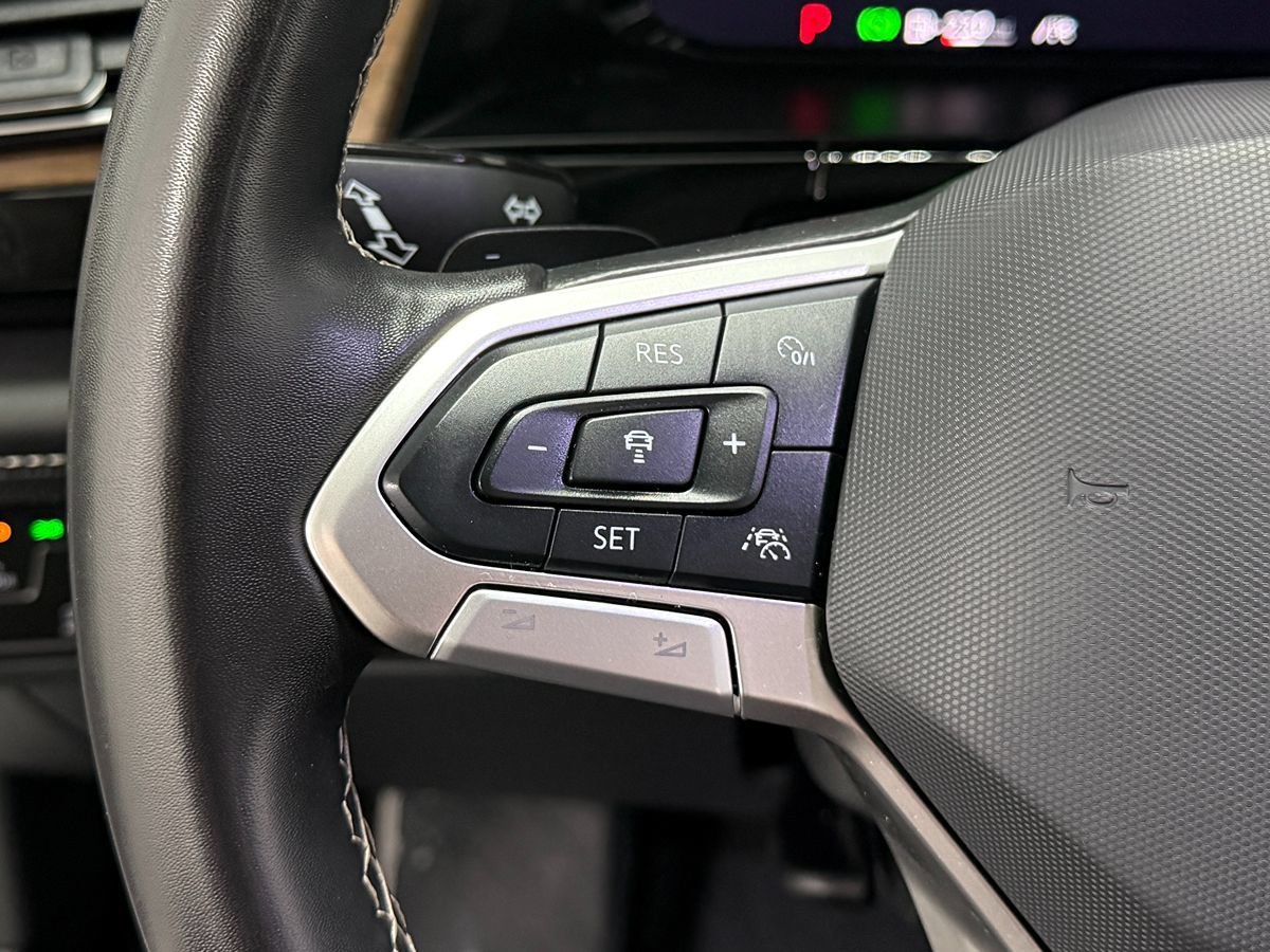 Used 2024 Volkswagen Atlas SE AWD/4WD image 17