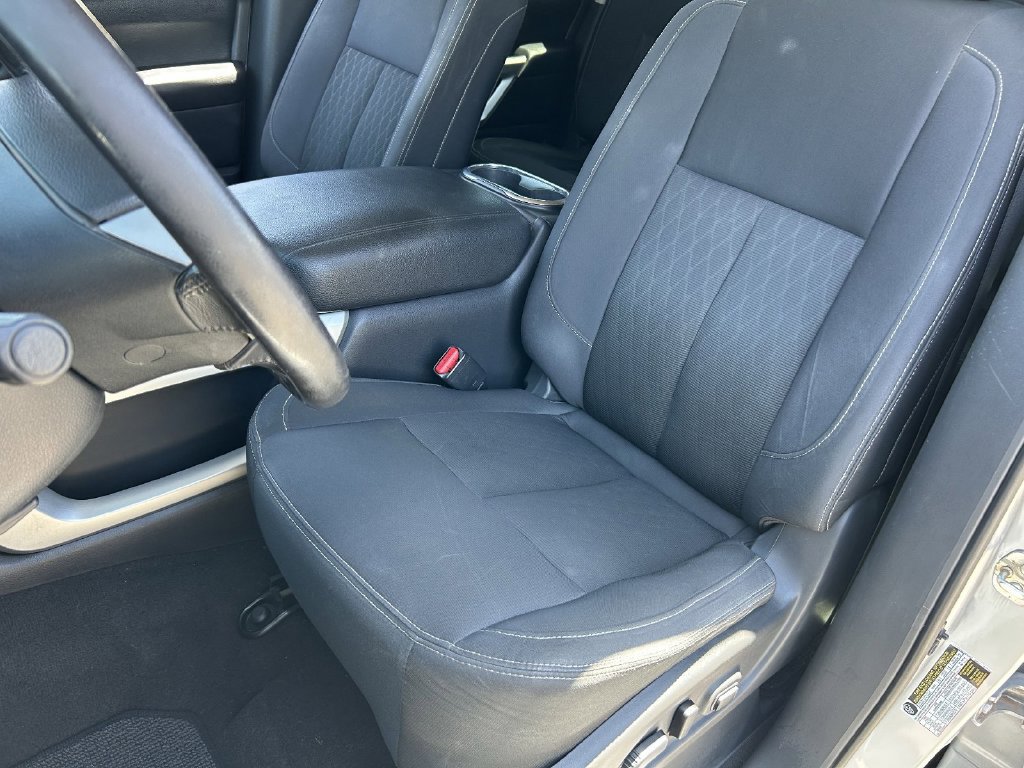 Used 2019 Nissan Titan SV w/ SV Convenience Package AWD/4WD image 19