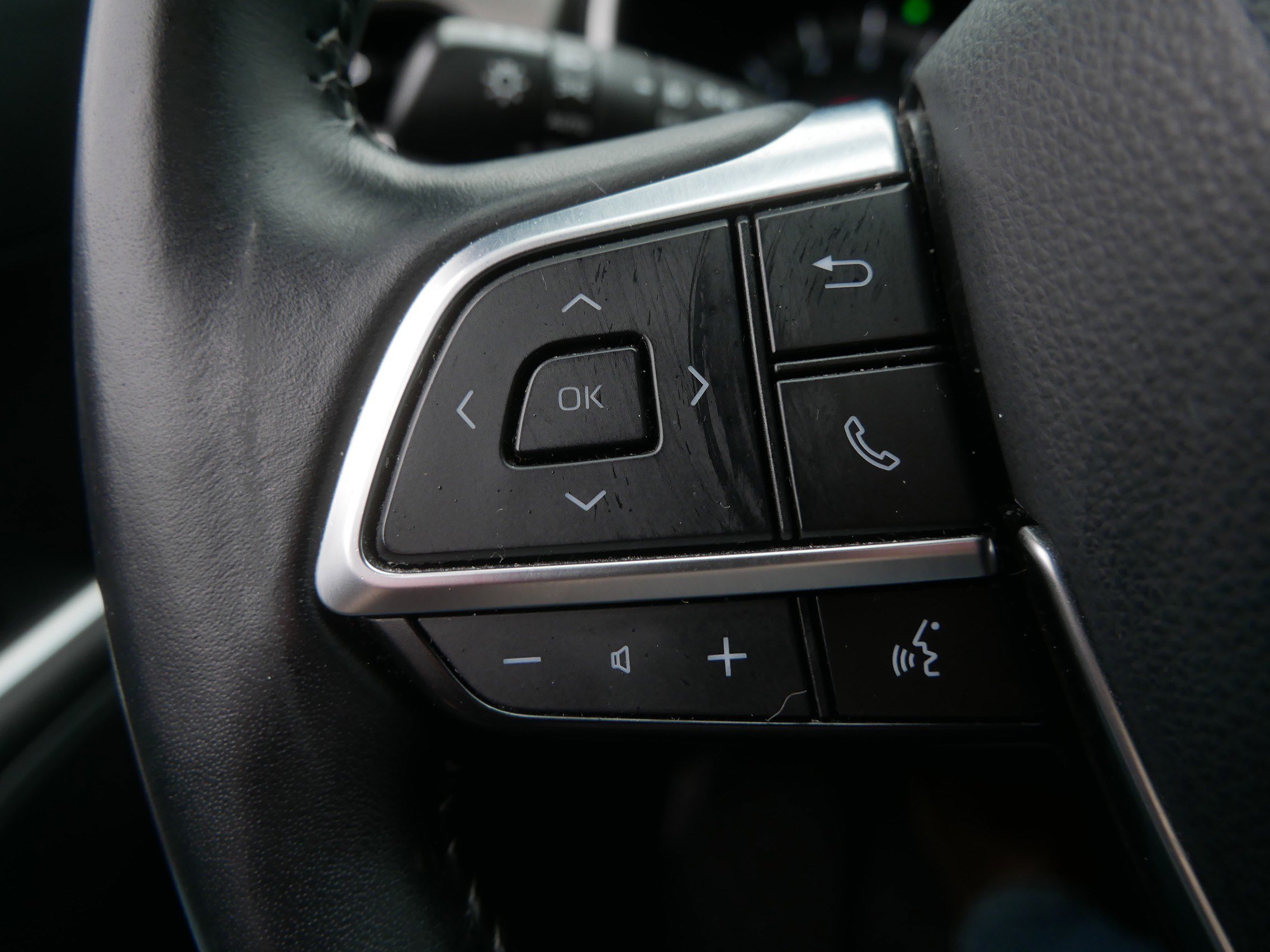 Used 2020 Toyota Highlander XLE AWD/4WD image 27