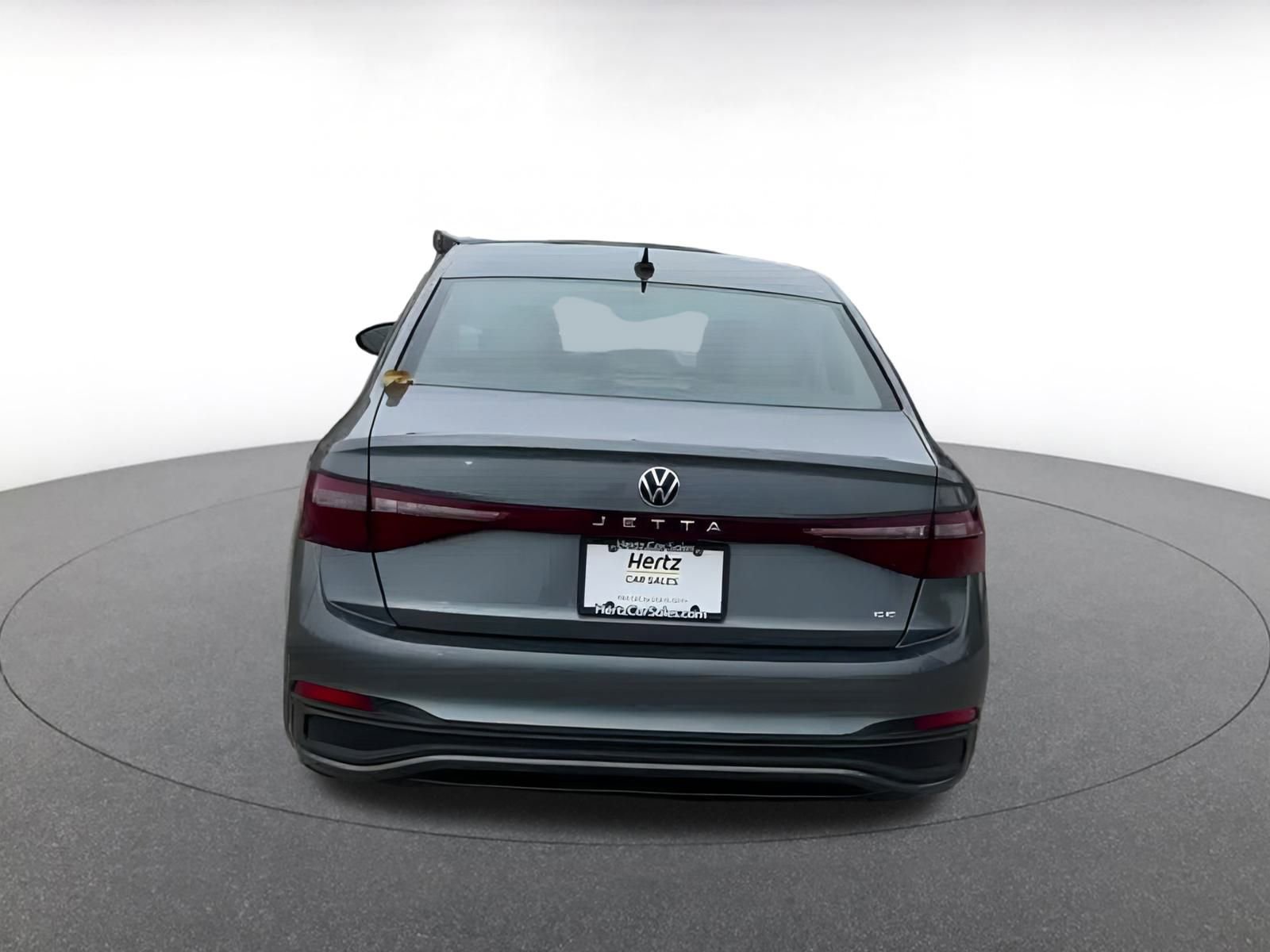 Used 2025 Volkswagen Jetta SE image 4