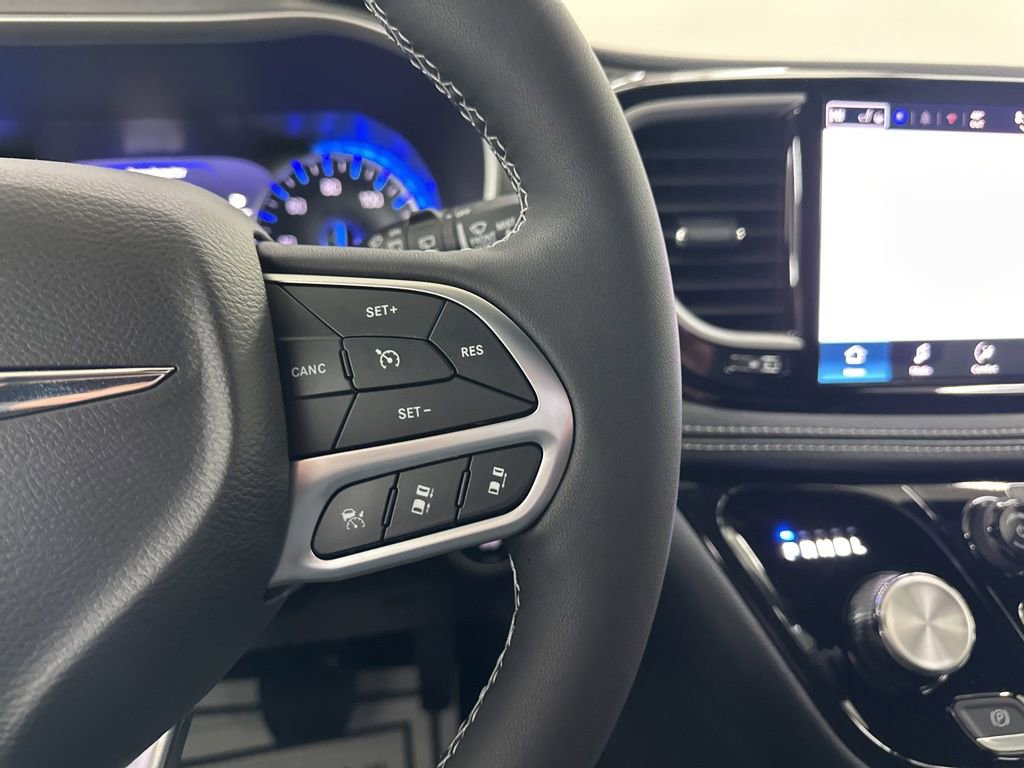 New 2026 Chrysler Pacifica Select image 34