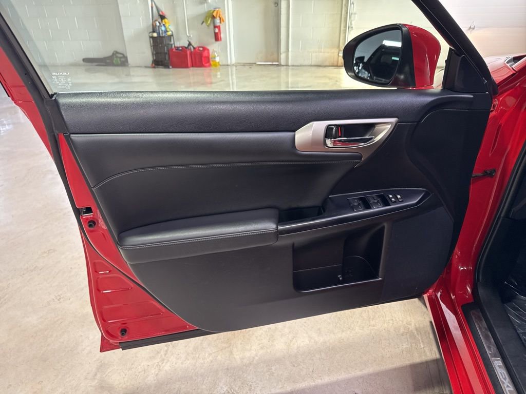 Used 2017 Lexus CT 200h w/ Navigation System Package FWD image 32