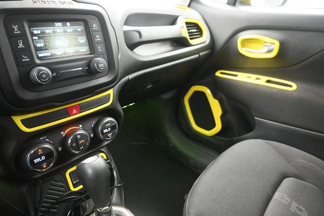 Used 2017 Jeep Renegade Latitude w/ Popular Equipment Group FWD image 28