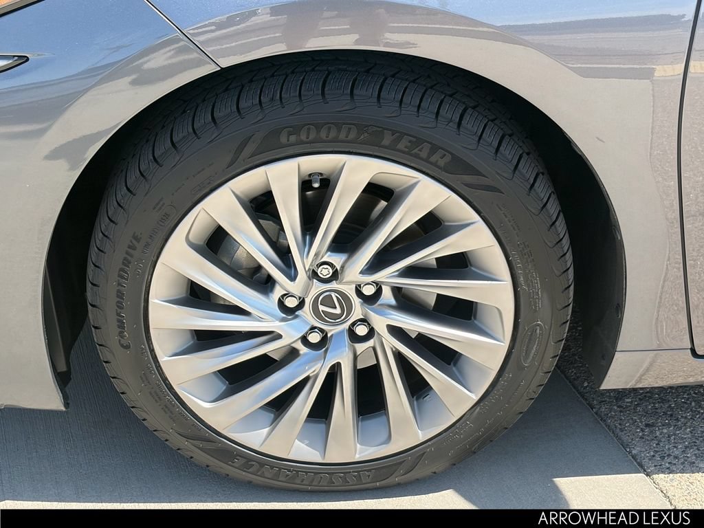 Used 2019 Lexus ES 300h w/ Accessory Package 2 FWD image 10