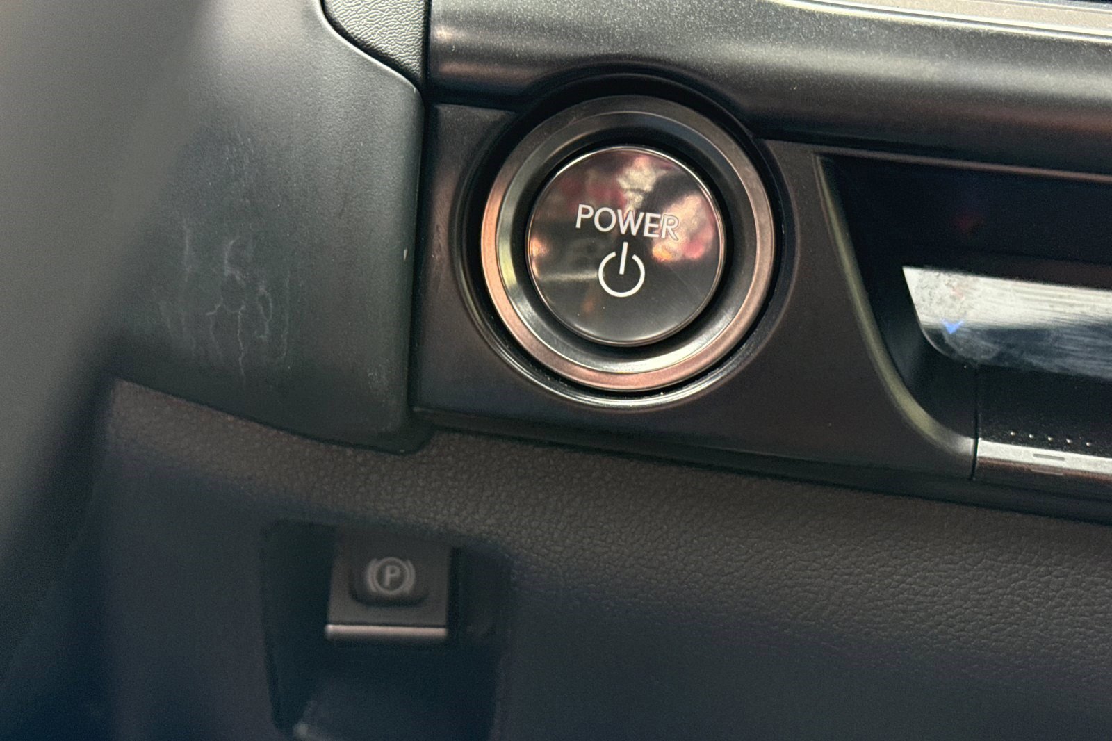 Certified 2025 Lexus UX 300h FWD w/ Accessory Package (Z2) image 33