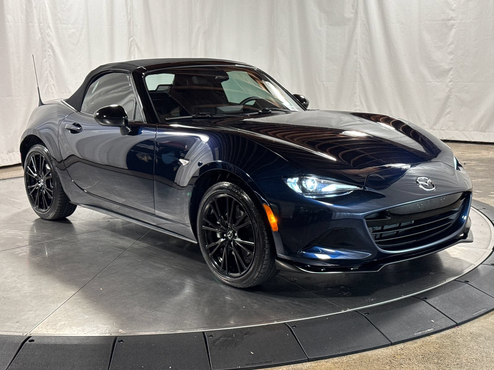 Used 2025 MAZDA MX-5 Miata Club w/ Weather Package RWD image 6