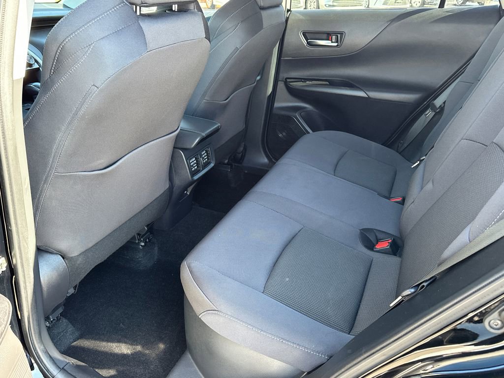 Used 2023 Toyota Venza LE image 16