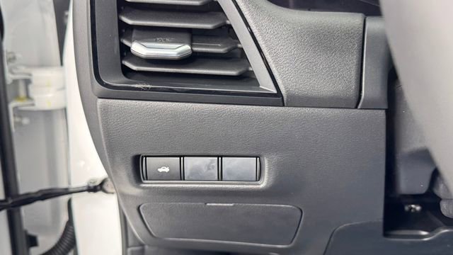 New 2026 Nissan Sentra SR FWD image 30