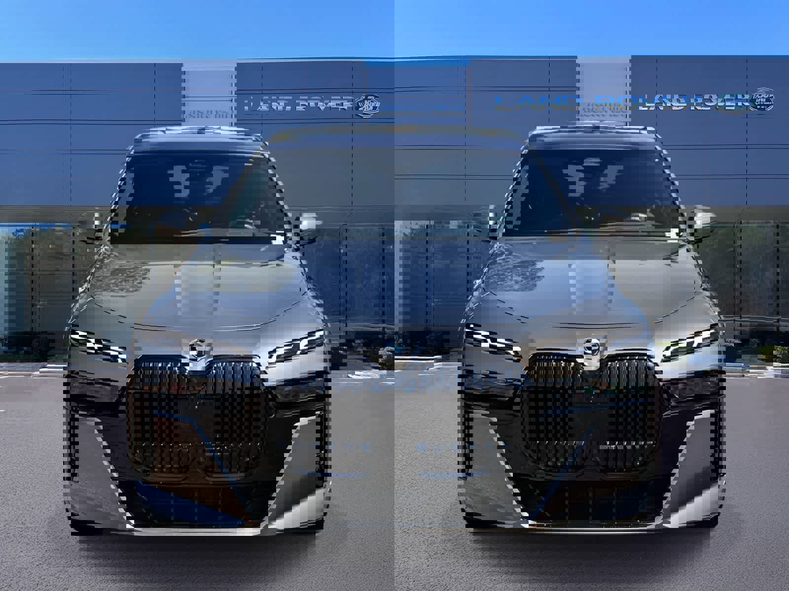 Used 2024 BMW 740i w/ Premium Package image 2