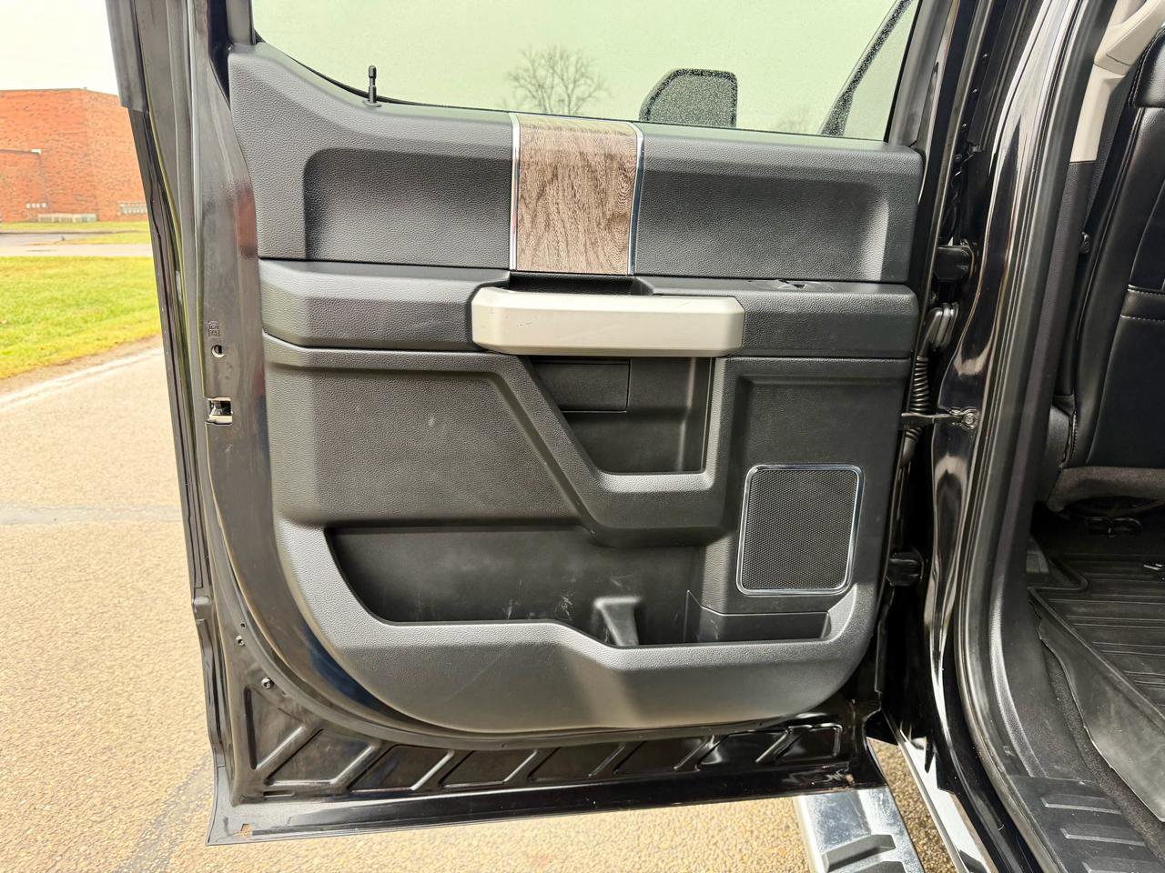 Used 2019 Ford F350 Lariat image 32