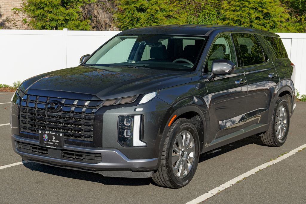 Used 2023 Hyundai Palisade SE AWD/4WD image 3