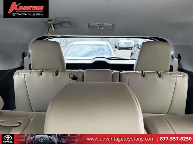 Used 2023 Toyota Highlander XLE AWD/4WD image 15