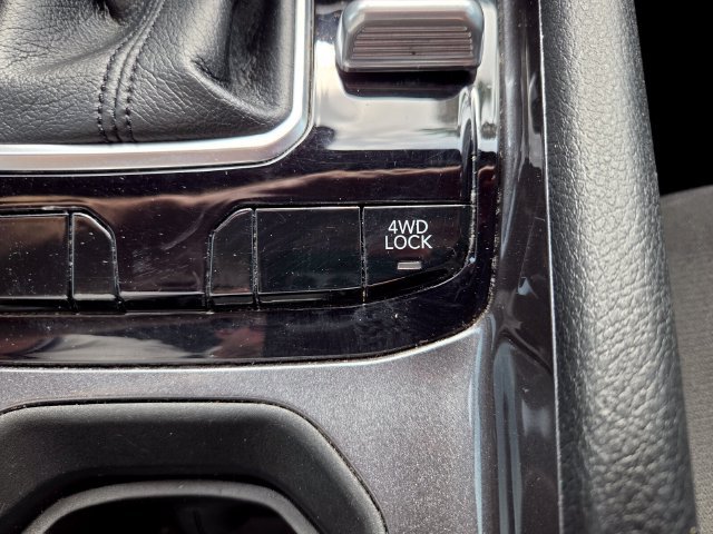 Used 2025 Jeep Compass Sport AWD/4WD image 29