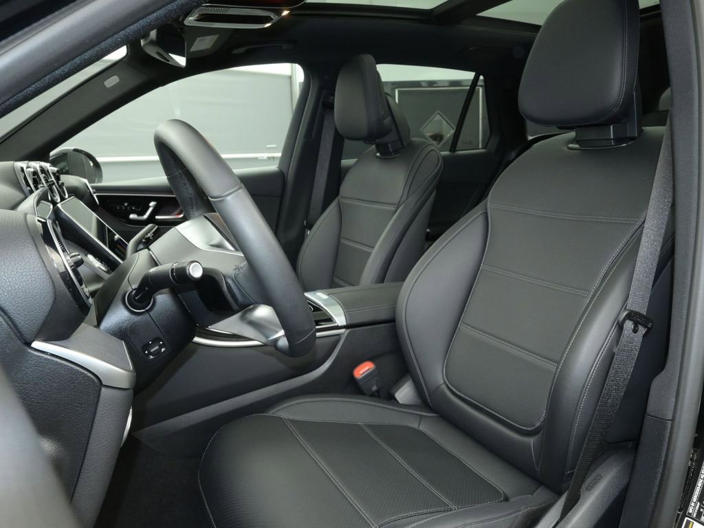 Used 2026 Mercedes-Benz GLC 300 4MATIC image 3