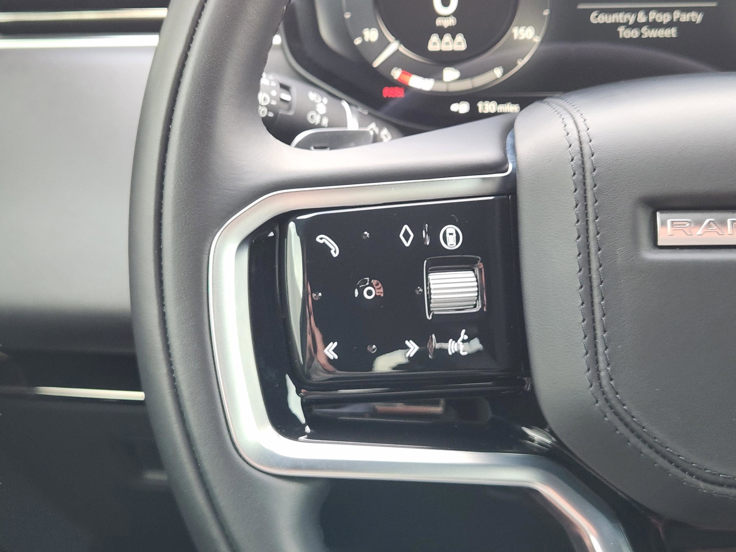 Used 2024 Land Rover Range Rover Sport SE image 24