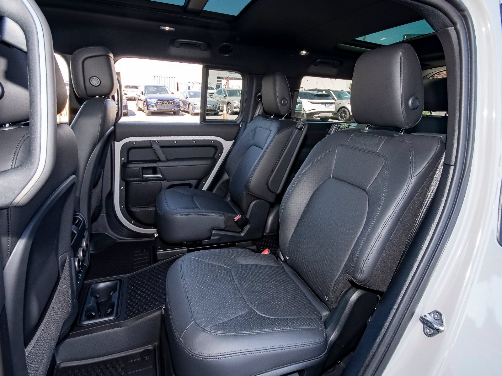 New 2026 Land Rover Defender 130 X-Dynamic SE AWD/4WD image 45