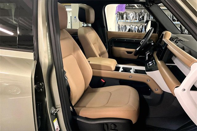 Used 2025 Land Rover Defender 110 S image 6