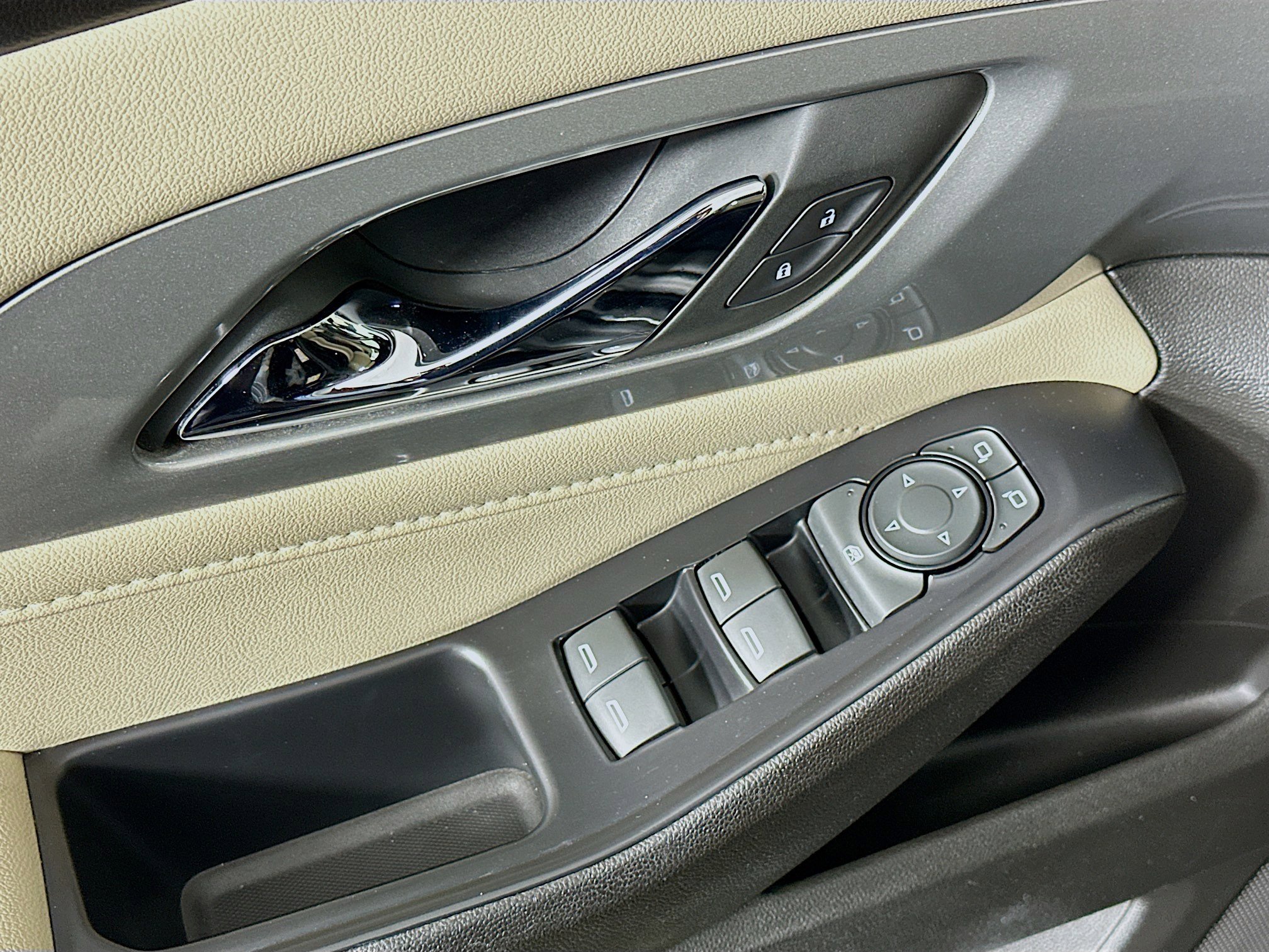 Used 2022 Chevrolet Traverse LS w/ Midnight/Sport Edition FWD image 15