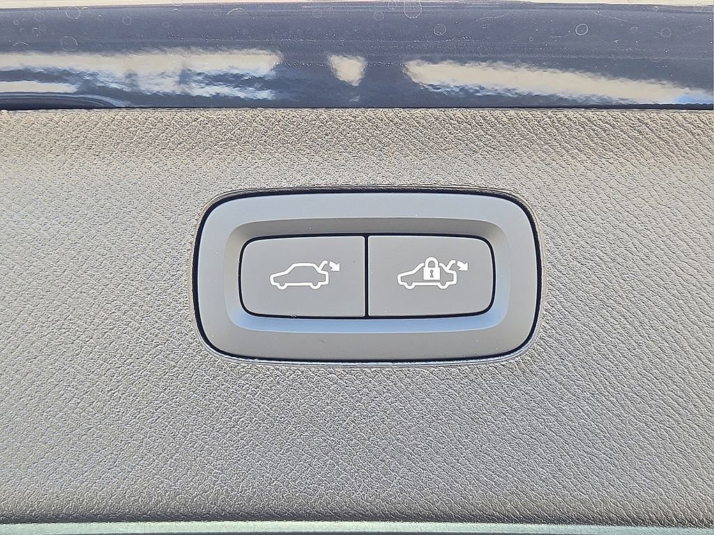 New 2026 Volvo XC90 B6 Plus w/ Protection Package Premier image 12