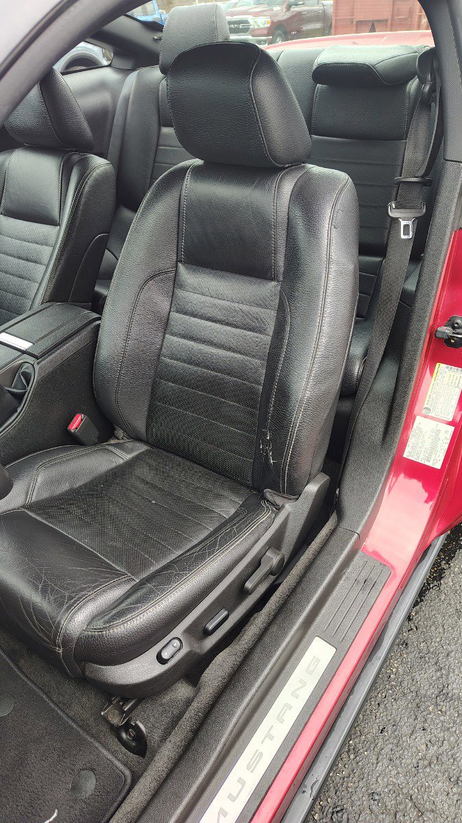 Used 2011 Ford Mustang Premium w/ 202A Rapid Spec Order Code image 16