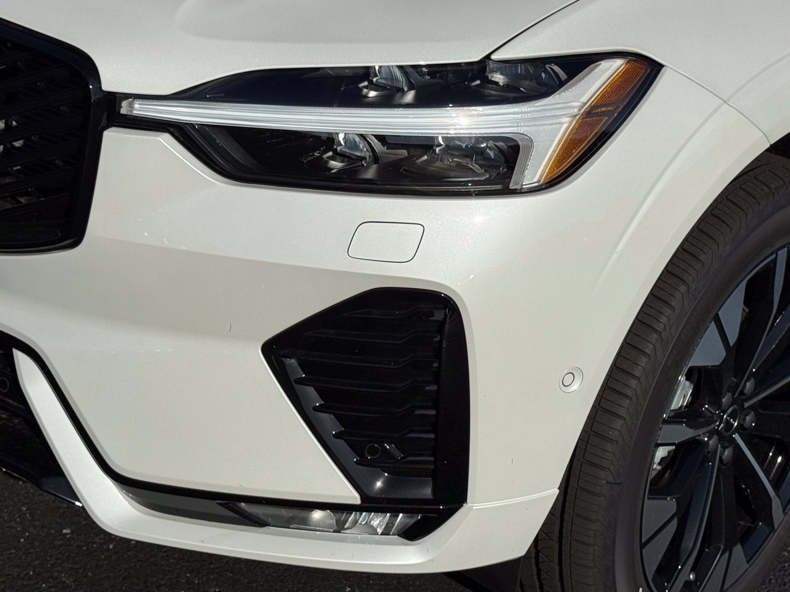 New 2027 Volvo XC60 B5 Plus AWD/4WD image 11