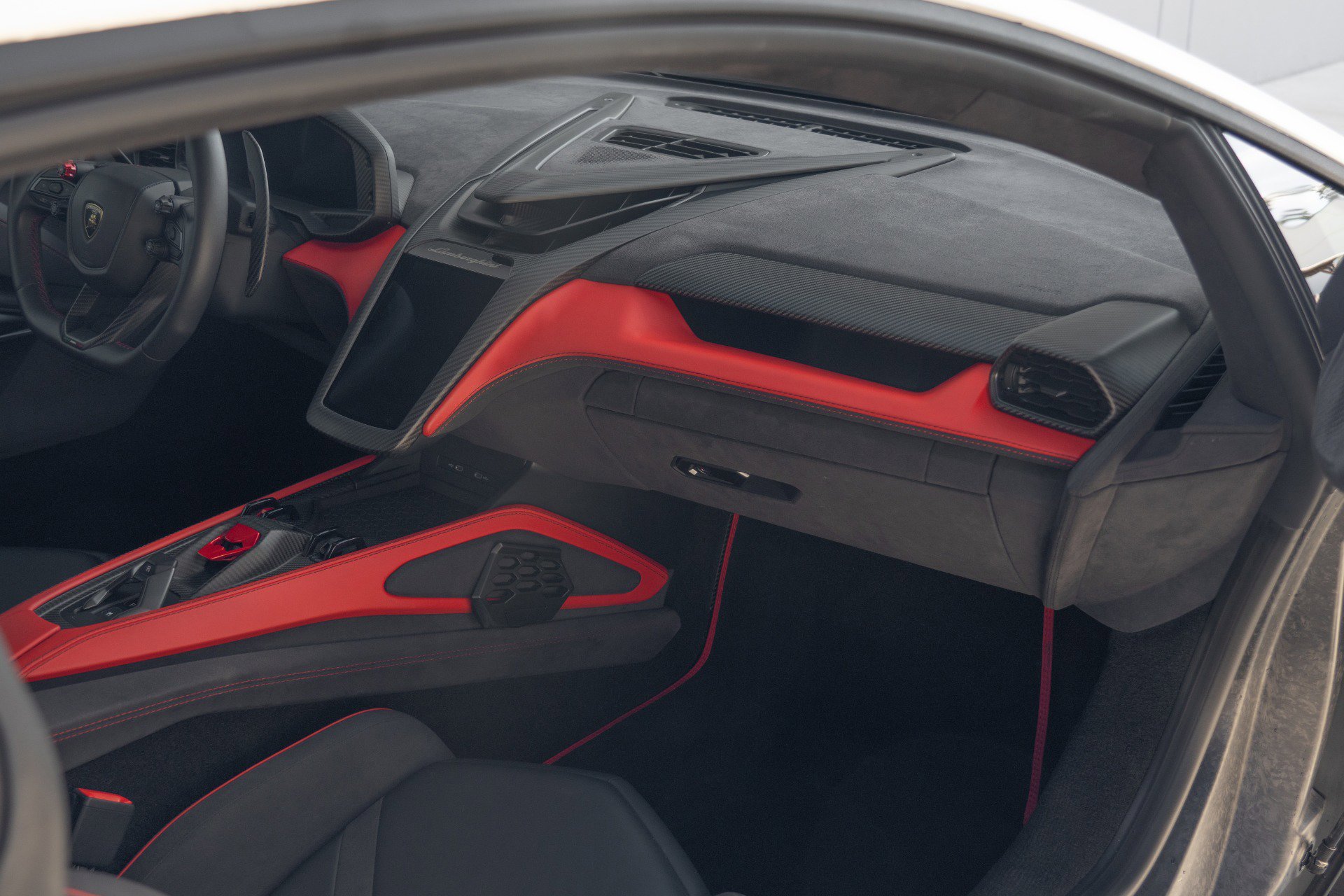 Used 2024 Lamborghini Revuelto image 39