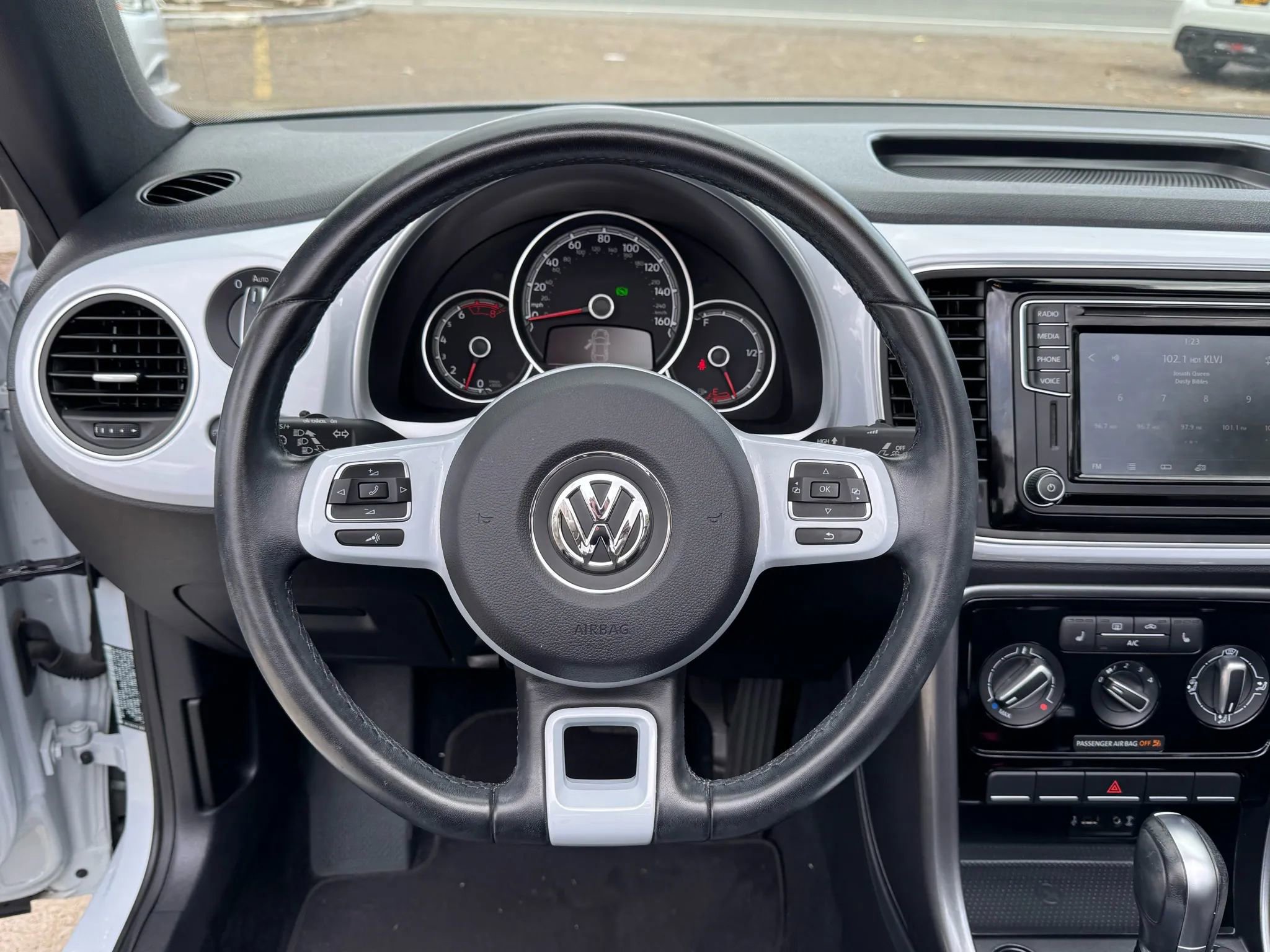 Used 2018 Volkswagen Beetle 2.0T S w/ Style & Comfort Package image 19