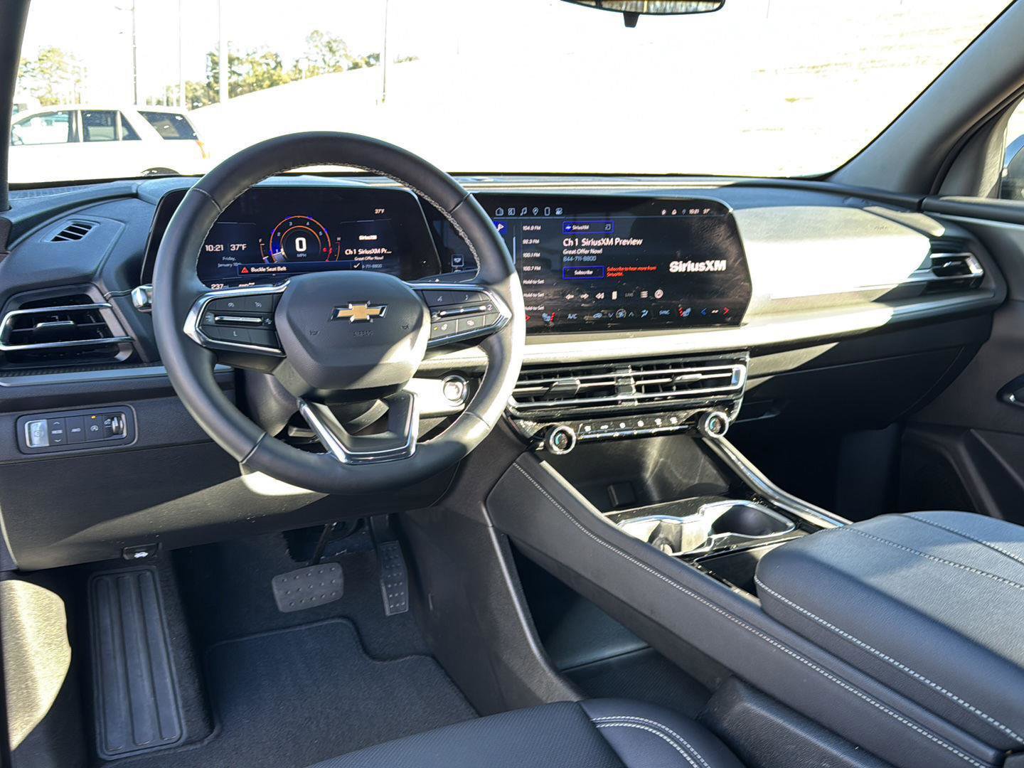 Used 2025 Chevrolet Traverse LT image 16