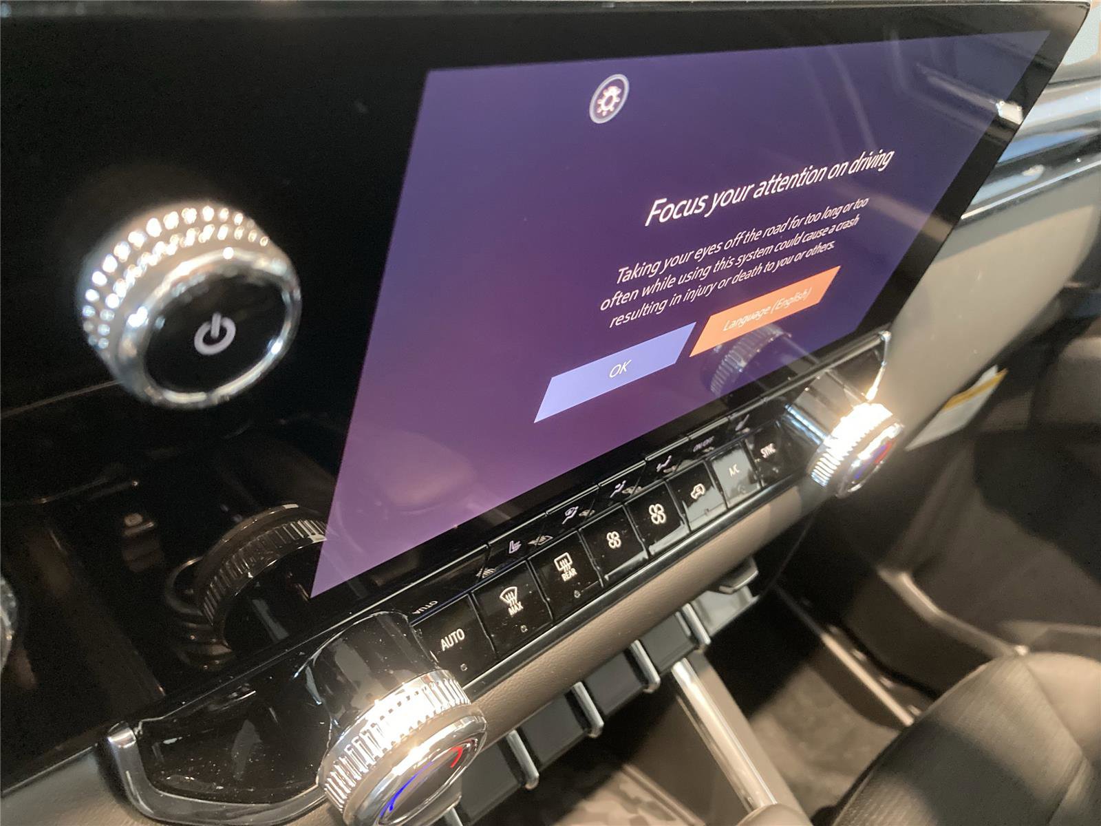 New 2026 GMC Canyon Elevation w/ Convenience Package image 12