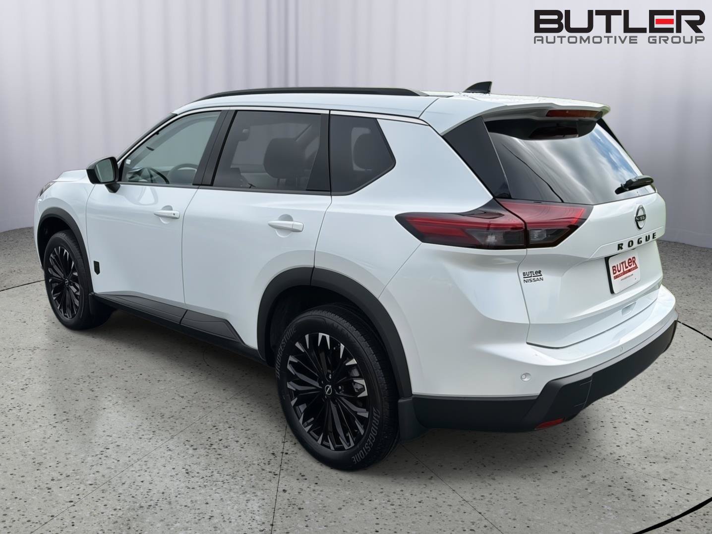 New 2026 Nissan Rogue Dark Armor FWD image 5
