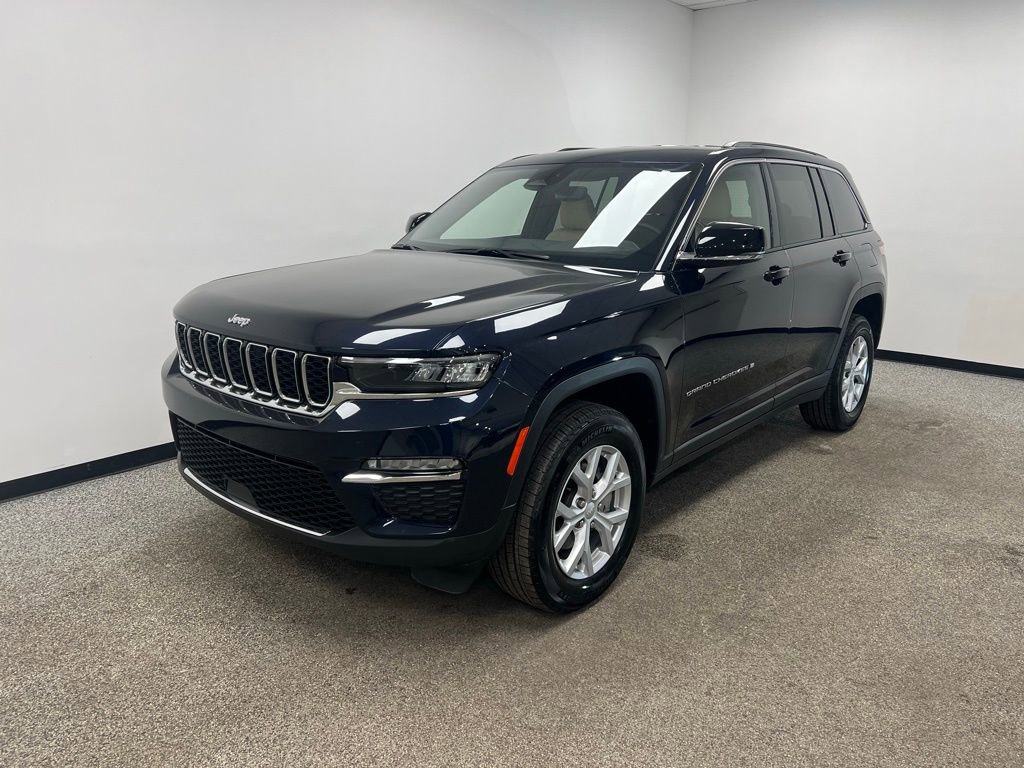 Used 2023 Jeep Grand Cherokee Limited w/ Trailer Tow Prep Group (B) image 16