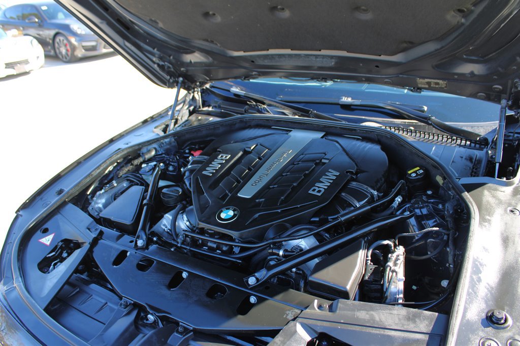 Used 2015 BMW 750i RWD image 39