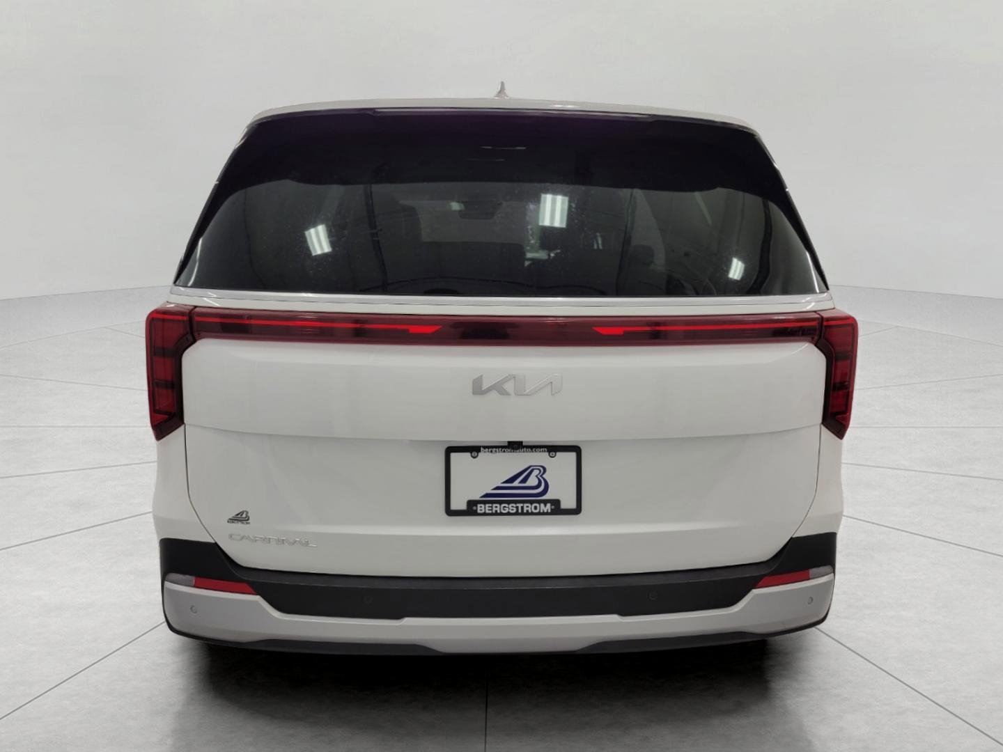 Used 2025 Kia Carnival FWD image 26