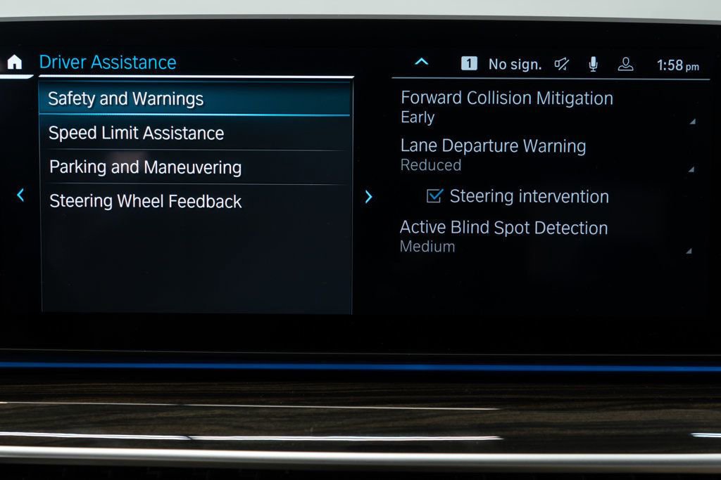 Used 2023 BMW 530e xDrive w/ Premium Package image 27